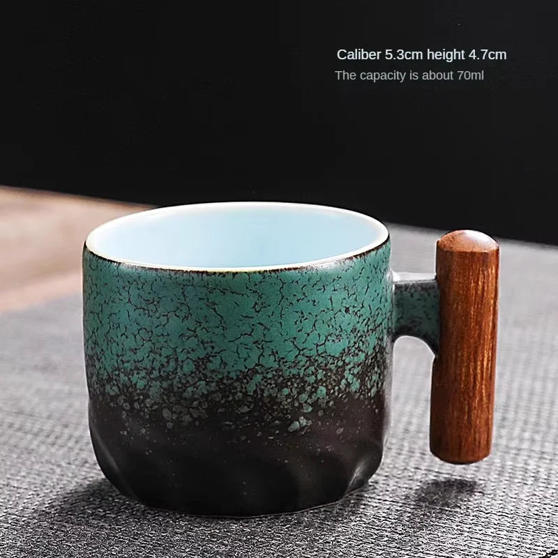 Tasse à Café en Céramique Artisanale avec Manche en Bois – Style Rétro
