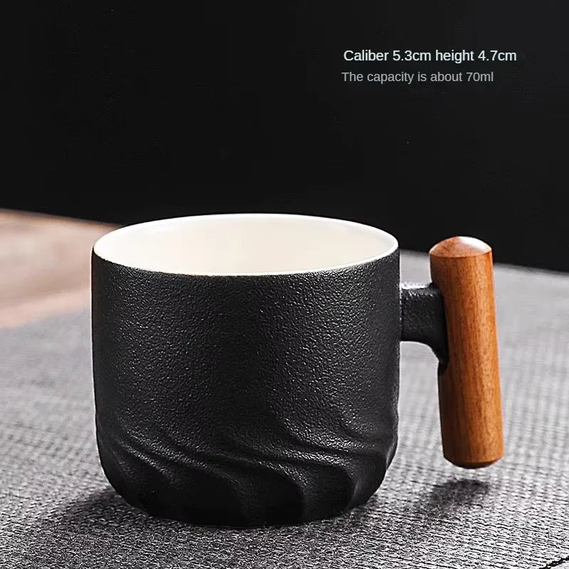 Tasse à Café en Céramique Artisanale avec Manche en Bois – Style Rétro