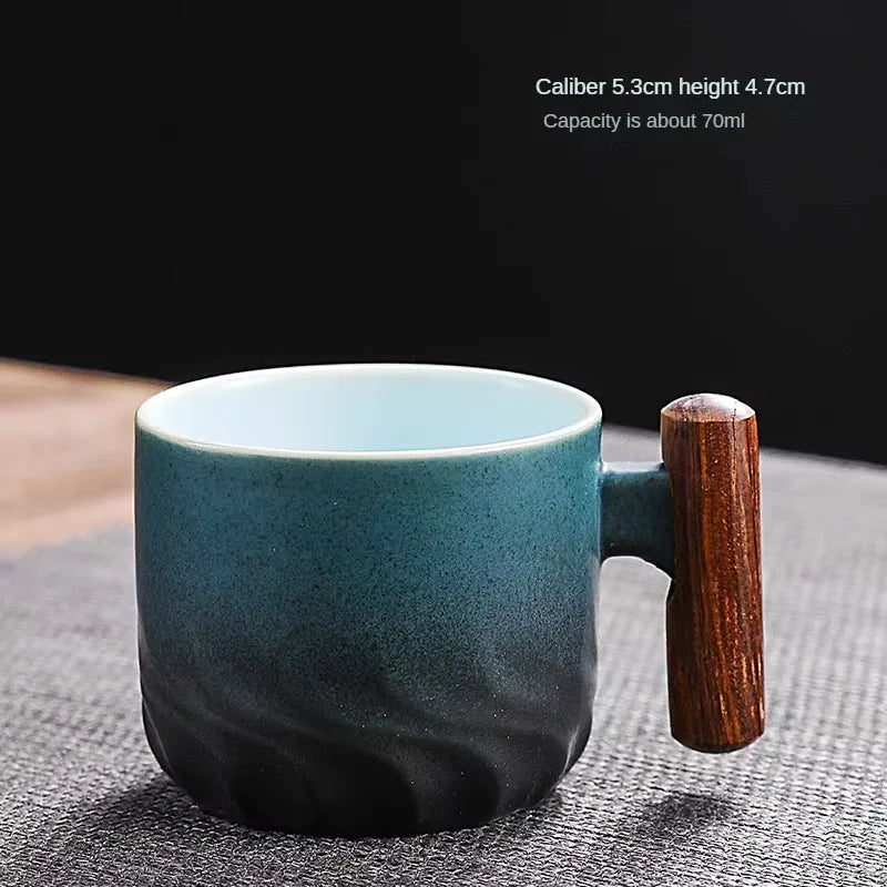 Tasse à Café en Céramique Artisanale avec Manche en Bois – Style Rétro